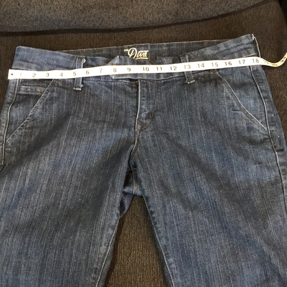 Old Navy Denim The Diva Bermuda Shorts with5 Pockets Snap Closure Belt Loops-12 - Picture 5 of 11